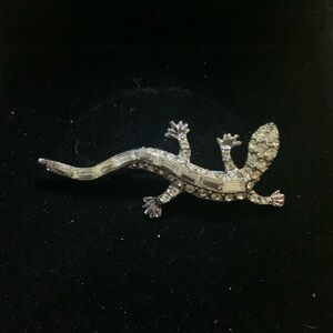 Vintage silver toned salamander brooch